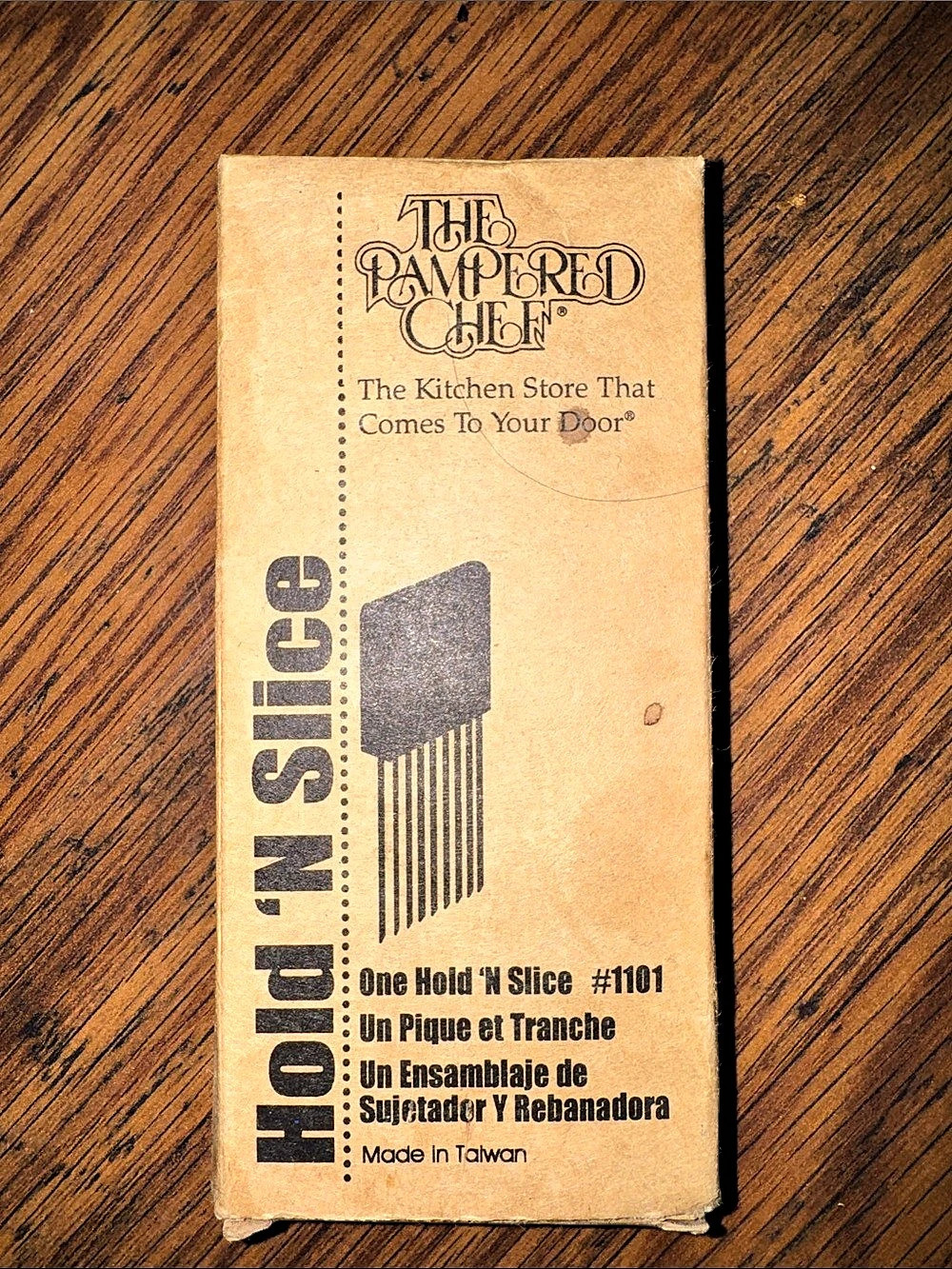 The Pampered Chef Hold 'N Slice Kitchen Tool C1.FR.2.1.B1